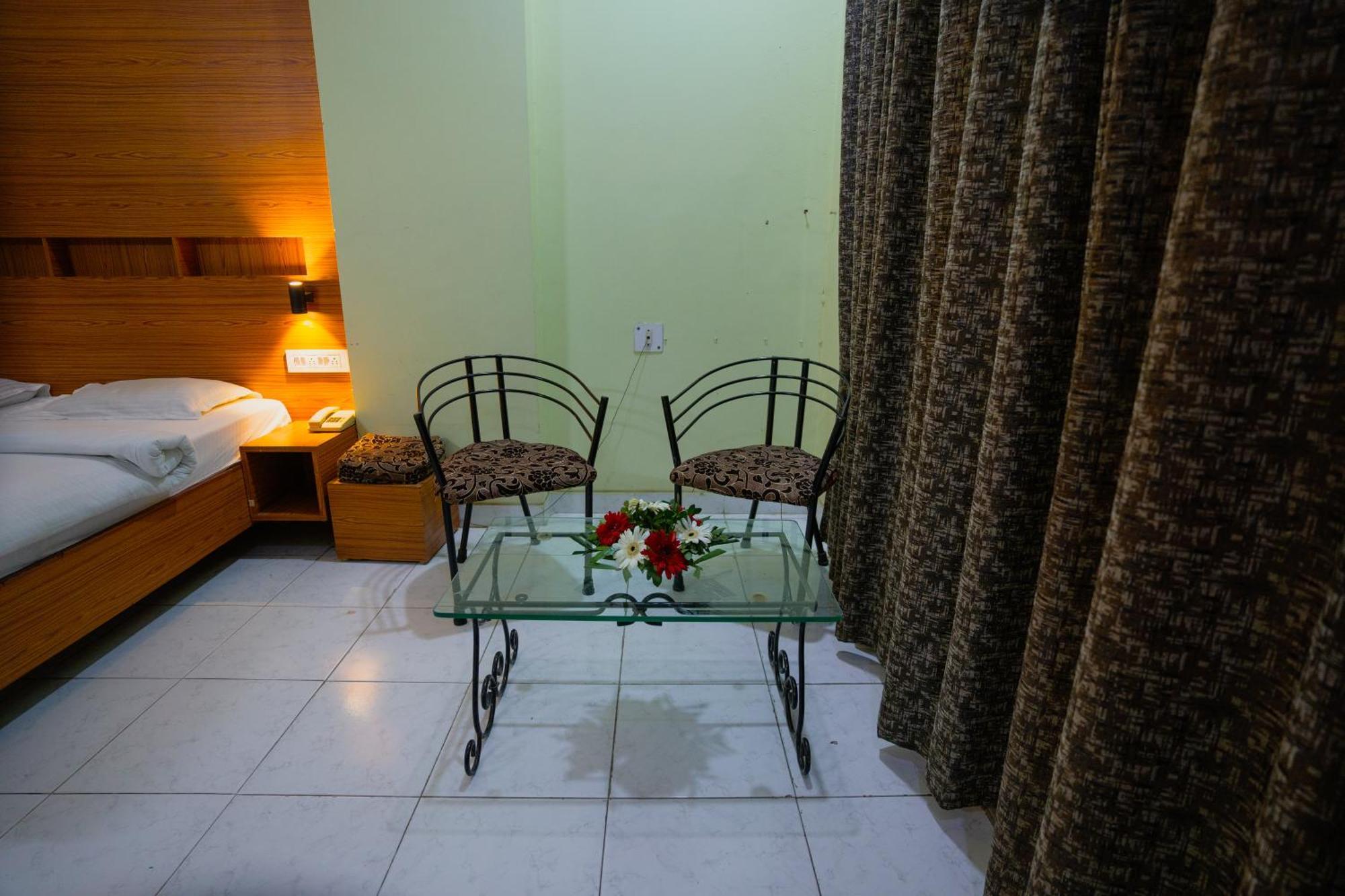 Hotel Girdhar Mahal Indore Dış mekan fotoğraf