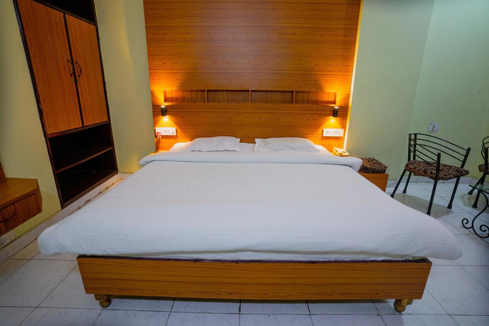 Hotel Girdhar Mahal Indore Dış mekan fotoğraf