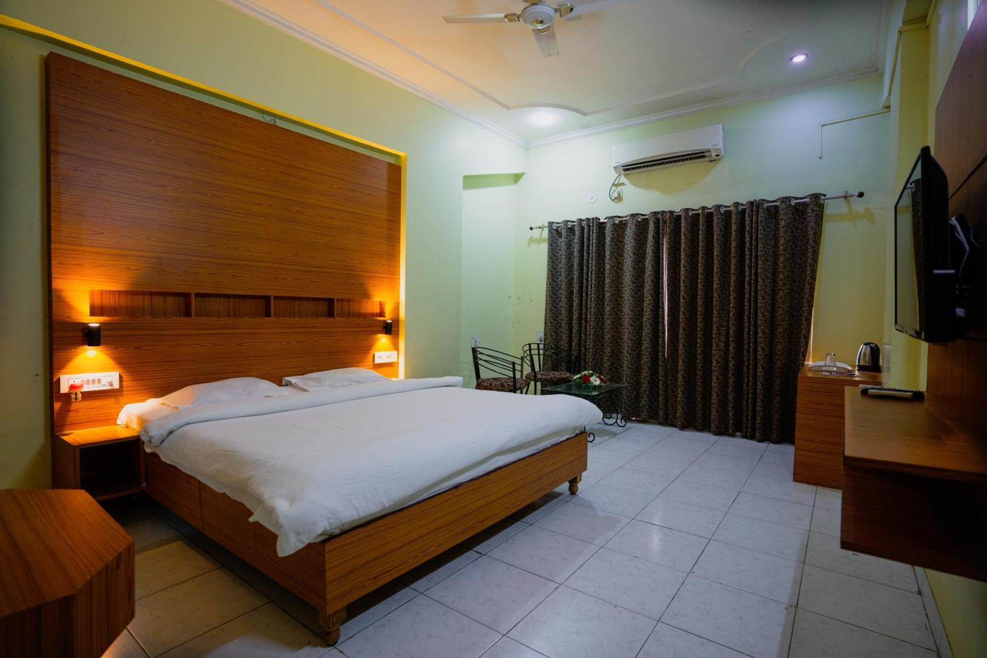 Hotel Girdhar Mahal Indore Dış mekan fotoğraf